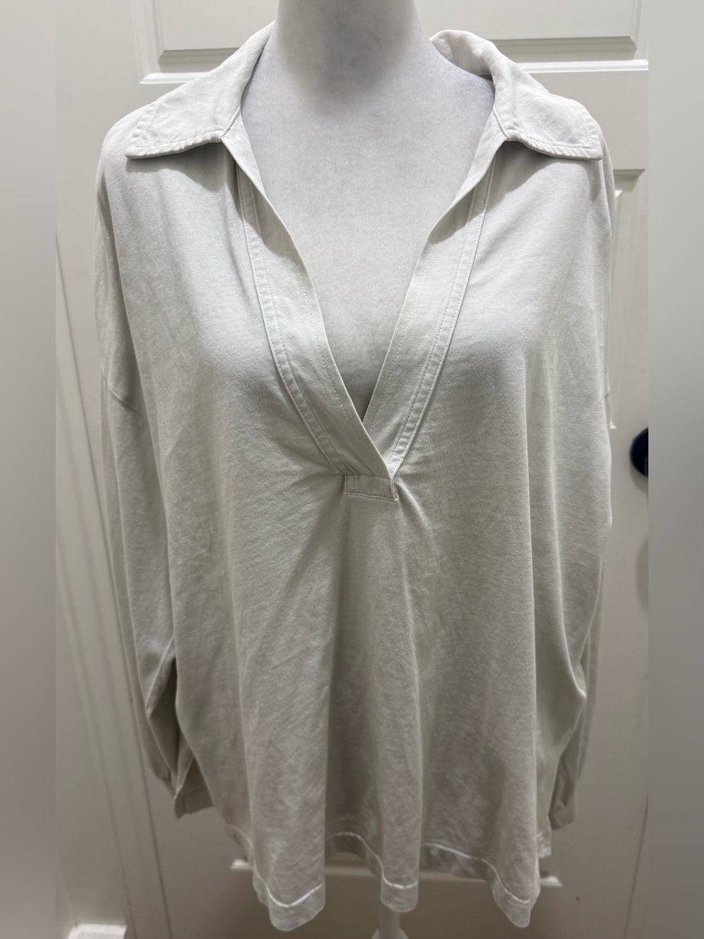 Xirena. Long Sleeve Polo Collar Cotton Shirt. Off-White. Size Small.